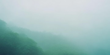 少卡设在云雾中究竟是哪首歌？